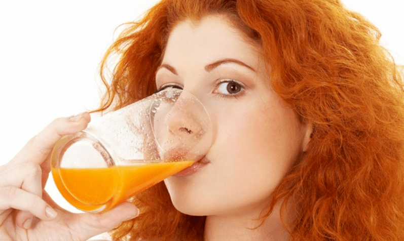 the girl drinks juice on a drinking diet